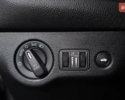 Черный Додж Челенджер, объемом двигателя 3.6 л и пробегом 144 тыс. км за 19800 $, фото 23 на Automoto.ua