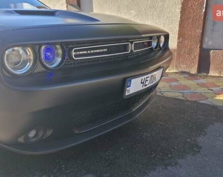 Черный Додж Челенджер, объемом двигателя 5.65 л и пробегом 139 тыс. км за 27000 $, фото 5 на Automoto.ua