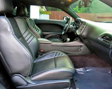 Черный Додж Челенджер, объемом двигателя 6.2 л и пробегом 52 тыс. км за 32000 $, фото 10 на Automoto.ua