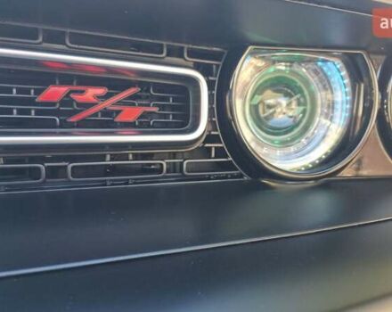 Черный Додж Челенджер, объемом двигателя 5.65 л и пробегом 139 тыс. км за 27000 $, фото 6 на Automoto.ua