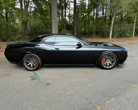 Черный Додж Челенджер, объемом двигателя 6.2 л и пробегом 52 тыс. км за 20000 $, фото 7 на Automoto.ua