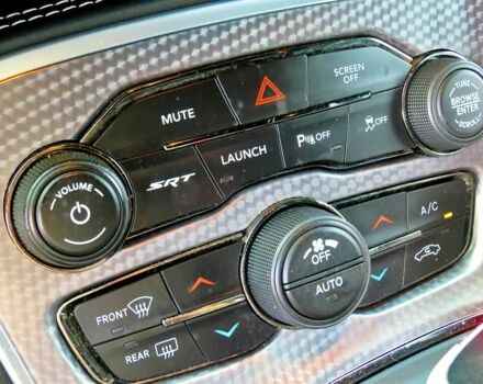 Черный Додж Челенджер, объемом двигателя 6.2 л и пробегом 52 тыс. км за 32000 $, фото 8 на Automoto.ua