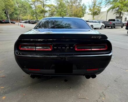 Черный Додж Челенджер, объемом двигателя 6.2 л и пробегом 52 тыс. км за 20000 $, фото 5 на Automoto.ua