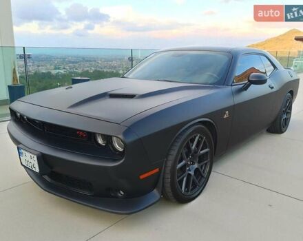 Черный Додж Челенджер, объемом двигателя 6.4 л и пробегом 78 тыс. км за 32499 $, фото 2 на Automoto.ua