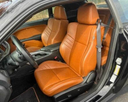 Черный Додж Челенджер, объемом двигателя 6.2 л и пробегом 55 тыс. км за 13670 $, фото 7 на Automoto.ua