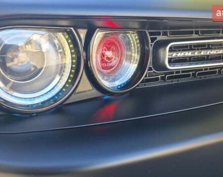 Черный Додж Челенджер, объемом двигателя 5.65 л и пробегом 139 тыс. км за 27000 $, фото 3 на Automoto.ua