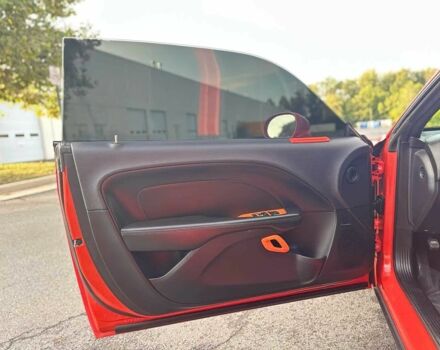 Чорний Додж Challenger, об'ємом двигуна 6.4 л та пробігом 80 тис. км за 20000 $, фото 8 на Automoto.ua