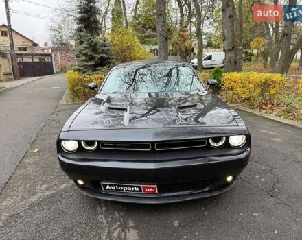 Черный Додж Челенджер, объемом двигателя 3.6 л и пробегом 137 тыс. км за 19740 $, фото 3 на Automoto.ua