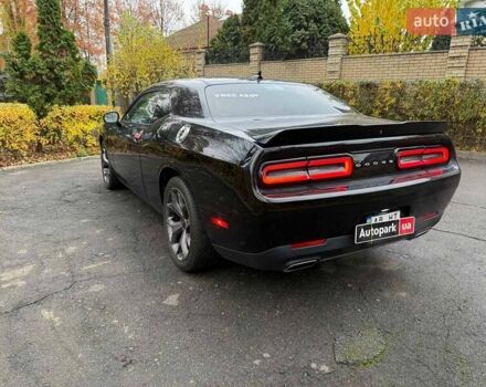 Черный Додж Челенджер, объемом двигателя 3.6 л и пробегом 137 тыс. км за 19740 $, фото 12 на Automoto.ua