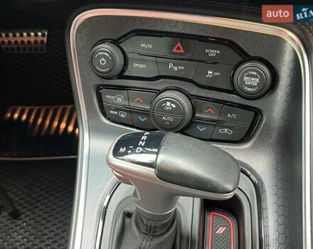 Додж Челенджер 2018 в Киеве на Automoto.ua Черный Додж Челенджер, объемом двигателя 3.6 л и пробегом 137 тыс. км за 21290 $, фото 16 на Automoto.ua