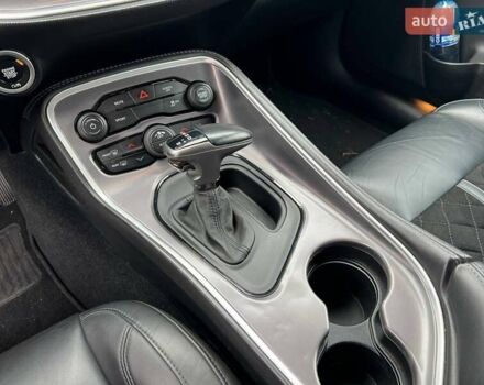 Черный Додж Челенджер, объемом двигателя 3.6 л и пробегом 115 тыс. км за 17990 $, фото 16 на Automoto.ua