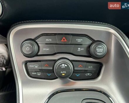 Черный Додж Челенджер, объемом двигателя 3.6 л и пробегом 115 тыс. км за 17990 $, фото 17 на Automoto.ua