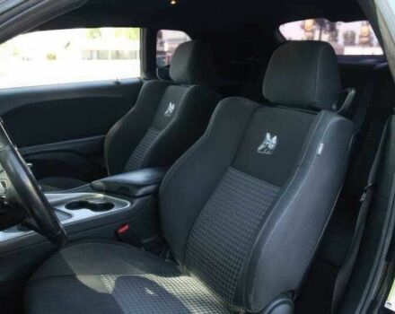 Черный Додж Челенджер, объемом двигателя 6.4 л и пробегом 53 тыс. км за 13900 $, фото 13 на Automoto.ua