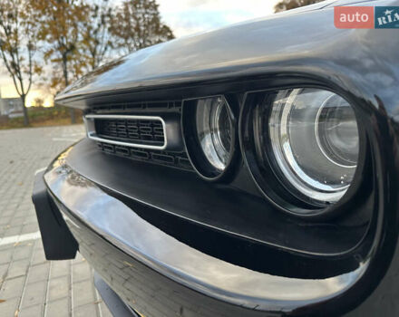 Черный Додж Челенджер, объемом двигателя 3.6 л и пробегом 161 тыс. км за 16900 $, фото 8 на Automoto.ua