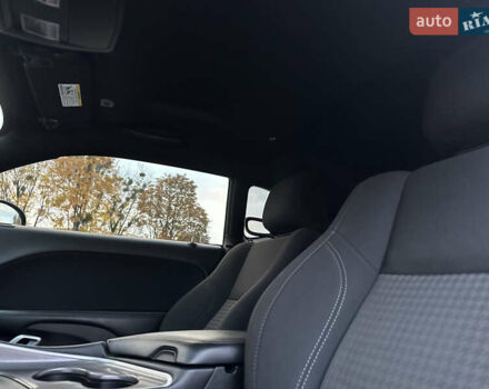 Черный Додж Челенджер, объемом двигателя 3.6 л и пробегом 161 тыс. км за 16900 $, фото 27 на Automoto.ua