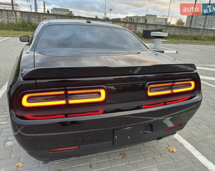 Черный Додж Челенджер, объемом двигателя 3.6 л и пробегом 161 тыс. км за 16900 $, фото 3 на Automoto.ua