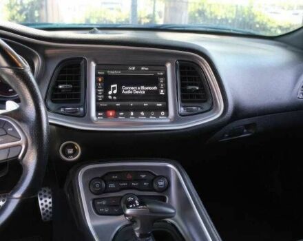 Черный Додж Челенджер, объемом двигателя 6.4 л и пробегом 53 тыс. км за 13900 $, фото 11 на Automoto.ua