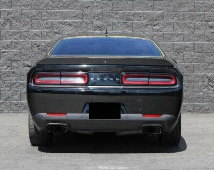 Черный Додж Челенджер, объемом двигателя 6.4 л и пробегом 53 тыс. км за 13900 $, фото 4 на Automoto.ua