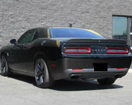 Черный Додж Челенджер, объемом двигателя 6.4 л и пробегом 53 тыс. км за 13900 $, фото 3 на Automoto.ua