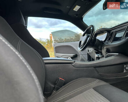 Черный Додж Челенджер, объемом двигателя 3.6 л и пробегом 161 тыс. км за 16900 $, фото 28 на Automoto.ua