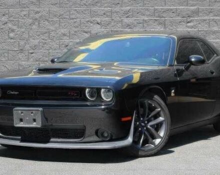 Черный Додж Челенджер, объемом двигателя 6.4 л и пробегом 53 тыс. км за 13900 $, фото 2 на Automoto.ua