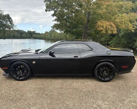 Черный Додж Челенджер, объемом двигателя 6.4 л и пробегом 48 тыс. км за 14800 $, фото 3 на Automoto.ua