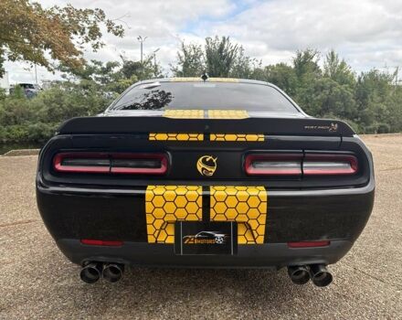 Черный Додж Челенджер, объемом двигателя 6.4 л и пробегом 48 тыс. км за 14800 $, фото 4 на Automoto.ua