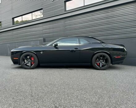 Черный Додж Челенджер, объемом двигателя 6.2 л и пробегом 31 тыс. км за 43200 $, фото 3 на Automoto.ua