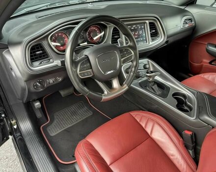 Черный Додж Челенджер, объемом двигателя 6.2 л и пробегом 31 тыс. км за 43200 $, фото 8 на Automoto.ua