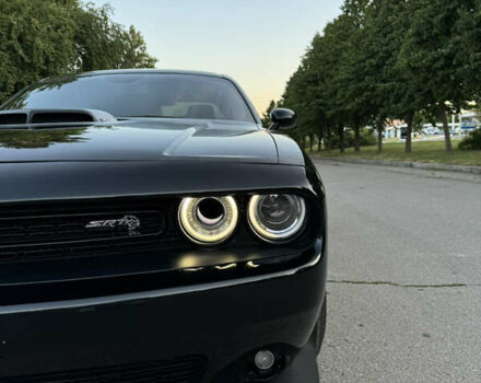 Черный Додж Челенджер, объемом двигателя 6.4 л и пробегом 60 тыс. км за 51000 $, фото 24 на Automoto.ua