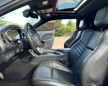 Черный Додж Челенджер, объемом двигателя 6.2 л и пробегом 29 тыс. км за 12000 $, фото 8 на Automoto.ua