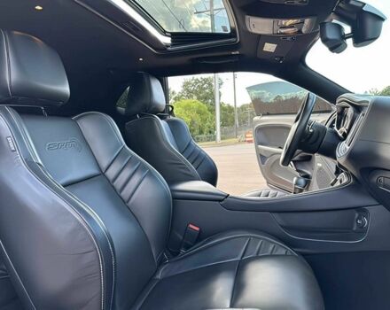 Черный Додж Челенджер, объемом двигателя 6.2 л и пробегом 29 тыс. км за 12000 $, фото 13 на Automoto.ua