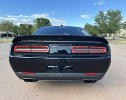 Черный Додж Челенджер, объемом двигателя 6.2 л и пробегом 11 тыс. км за 8500 $, фото 5 на Automoto.ua
