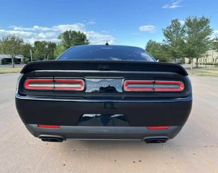 Черный Додж Челенджер, объемом двигателя 6.2 л и пробегом 28 тыс. км за 15000 $, фото 5 на Automoto.ua
