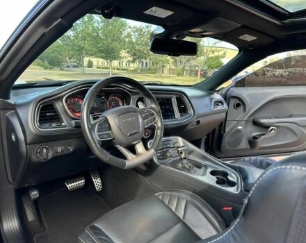 Черный Додж Челенджер, объемом двигателя 6.2 л и пробегом 11 тыс. км за 30000 $, фото 9 на Automoto.ua