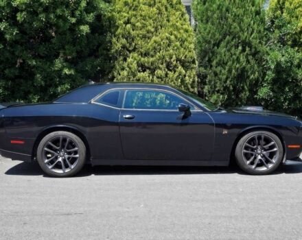 Черный Додж Челенджер, объемом двигателя 6.4 л и пробегом 25 тыс. км за 5800 $, фото 5 на Automoto.ua