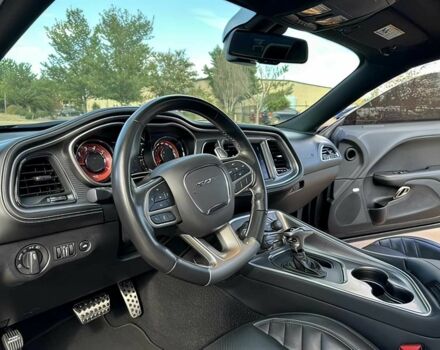 Черный Додж Челенджер, объемом двигателя 6.2 л и пробегом 26 тыс. км за 15600 $, фото 10 на Automoto.ua