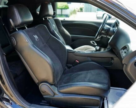 Черный Додж Челенджер, объемом двигателя 6.4 л и пробегом 25 тыс. км за 5800 $, фото 8 на Automoto.ua