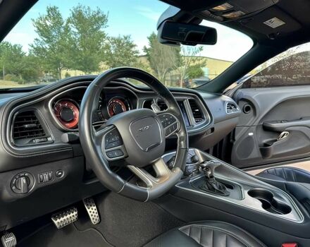 Черный Додж Челенджер, объемом двигателя 6.2 л и пробегом 29 тыс. км за 12000 $, фото 10 на Automoto.ua