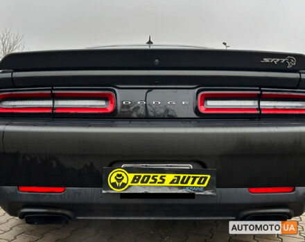 Черный Додж Челенджер, объемом двигателя 6.2 л и пробегом 25 тыс. км за 94400 $, фото 3 на Automoto.ua