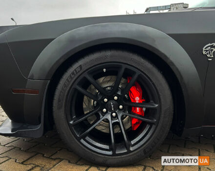 Черный Додж Челенджер, объемом двигателя 6.2 л и пробегом 25 тыс. км за 94400 $, фото 7 на Automoto.ua