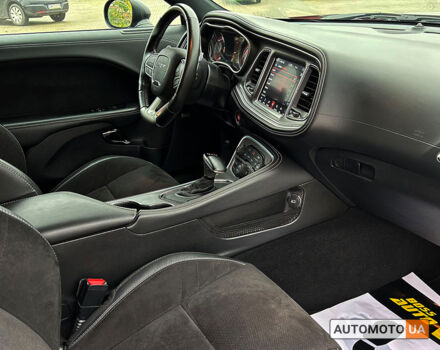 Черный Додж Челенджер, объемом двигателя 6.2 л и пробегом 25 тыс. км за 94400 $, фото 12 на Automoto.ua
