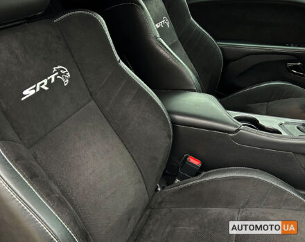 Черный Додж Челенджер, объемом двигателя 6.2 л и пробегом 25 тыс. км за 94400 $, фото 13 на Automoto.ua