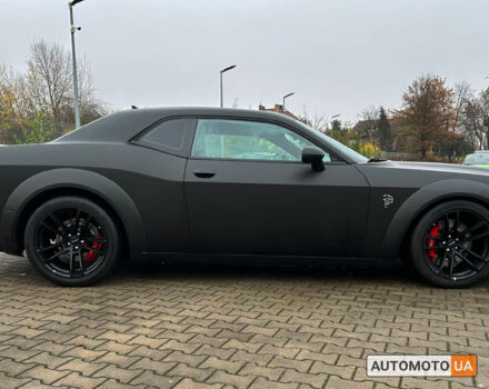 Черный Додж Челенджер, объемом двигателя 6.2 л и пробегом 25 тыс. км за 94400 $, фото 1 на Automoto.ua