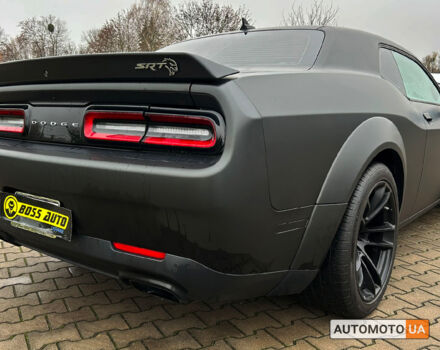 Черный Додж Челенджер, объемом двигателя 6.2 л и пробегом 25 тыс. км за 94400 $, фото 2 на Automoto.ua