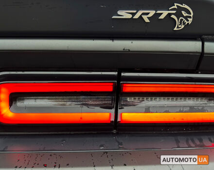 Черный Додж Челенджер, объемом двигателя 6.2 л и пробегом 25 тыс. км за 94400 $, фото 4 на Automoto.ua