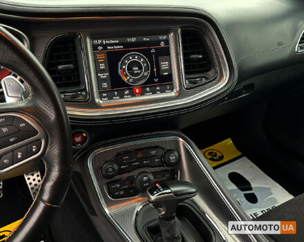 Черный Додж Челенджер, объемом двигателя 6.2 л и пробегом 25 тыс. км за 94400 $, фото 16 на Automoto.ua