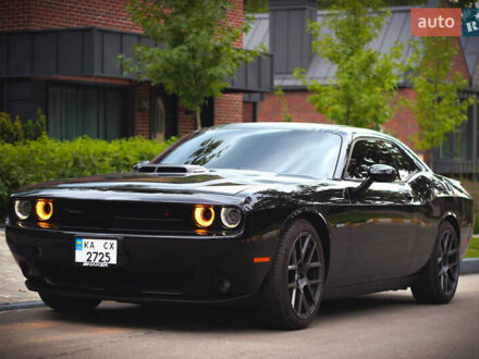 Черный Додж Челенджер, объемом двигателя 5.65 л и пробегом 72 тыс. км за 35000 $, фото 1 на Automoto.ua