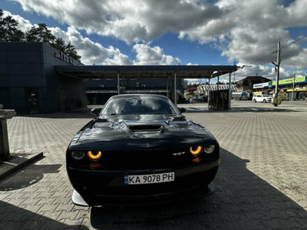 Черный Додж Челенджер, объемом двигателя 5.65 л и пробегом 180 тыс. км за 21500 $, фото 1 на Automoto.ua