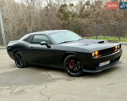 Чорний Додж Challenger, об'ємом двигуна 5.65 л та пробігом 132 тис. км за 25500 $, фото 1 на Automoto.ua